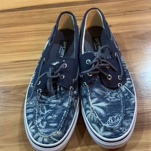 Sperry top sider mens shoes size 11 1/2. Great condition.